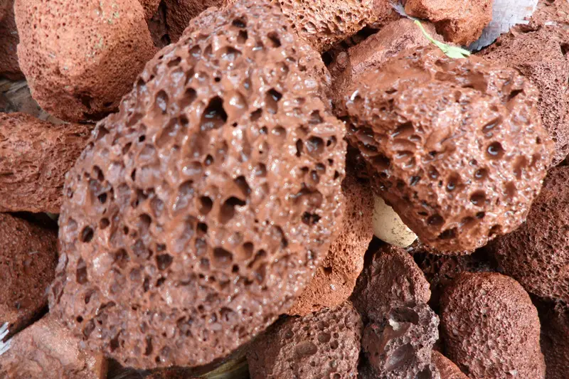 Volcanic stone has high strength, acid and alkali resistance, corrosion resistance and so on.