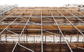 What are the advantages of scaffolding in construction? Scaffolding