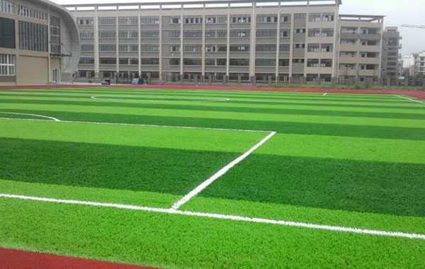 This product is developed and produced using the principle of sword-shaped structure. It has the characteristics of fullness,straightness, rebound, wear resistance and simulation. Wear resistance, this product is 2-3 times more wear-resistant than other models. The splitting rate is much lower than that of other products. The middle of the grass filament is the position in contact with the outside world, but the middle part of the entire grass filament is the thickest. It can effectively reduce split hair loss caused by friction, which is 2-3 times that of ordinary products.
