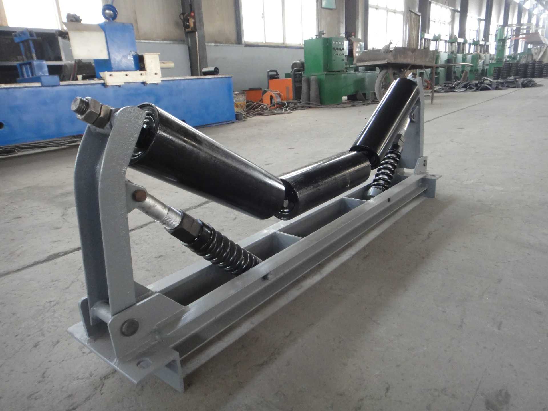 Maximizing Conveyor System Performance with Rollers and Idlers