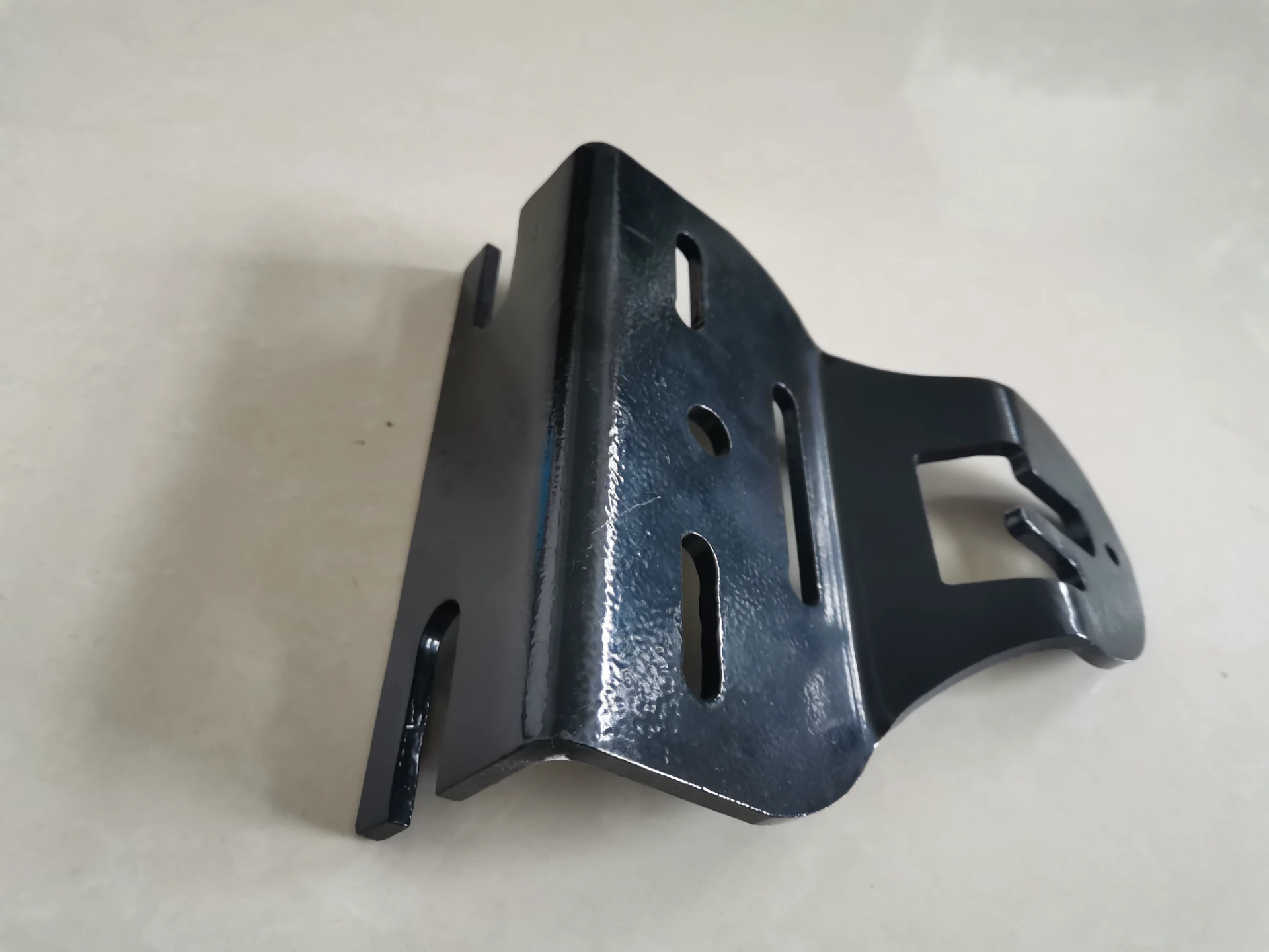 Conveyor Systems with Reliable Return Idler Brackets and Components