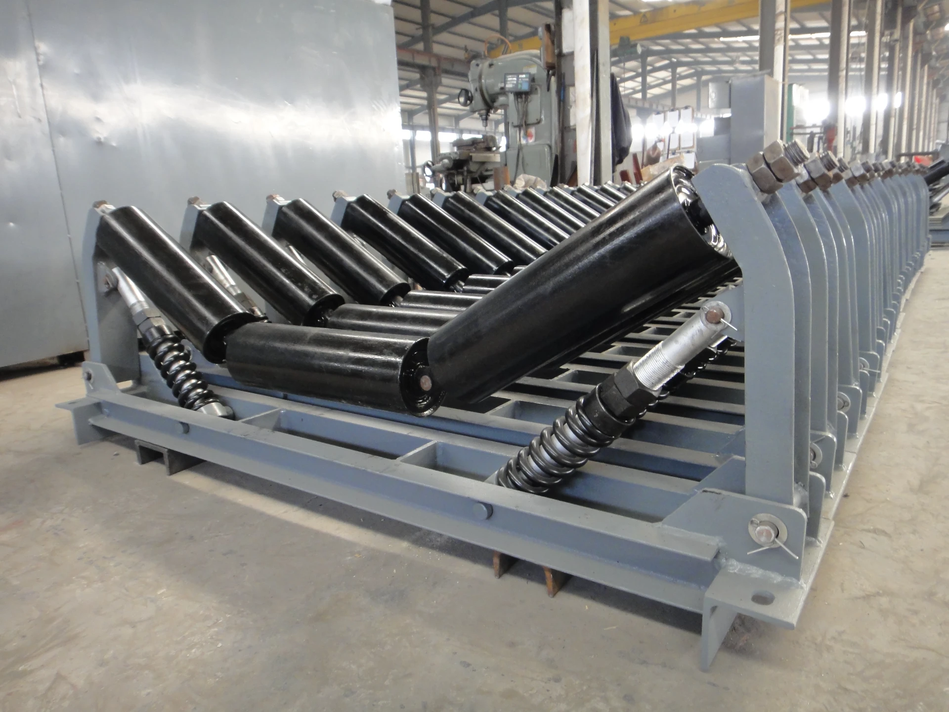 The Essential Role of Belt Conveyor Idlers and Rollers
