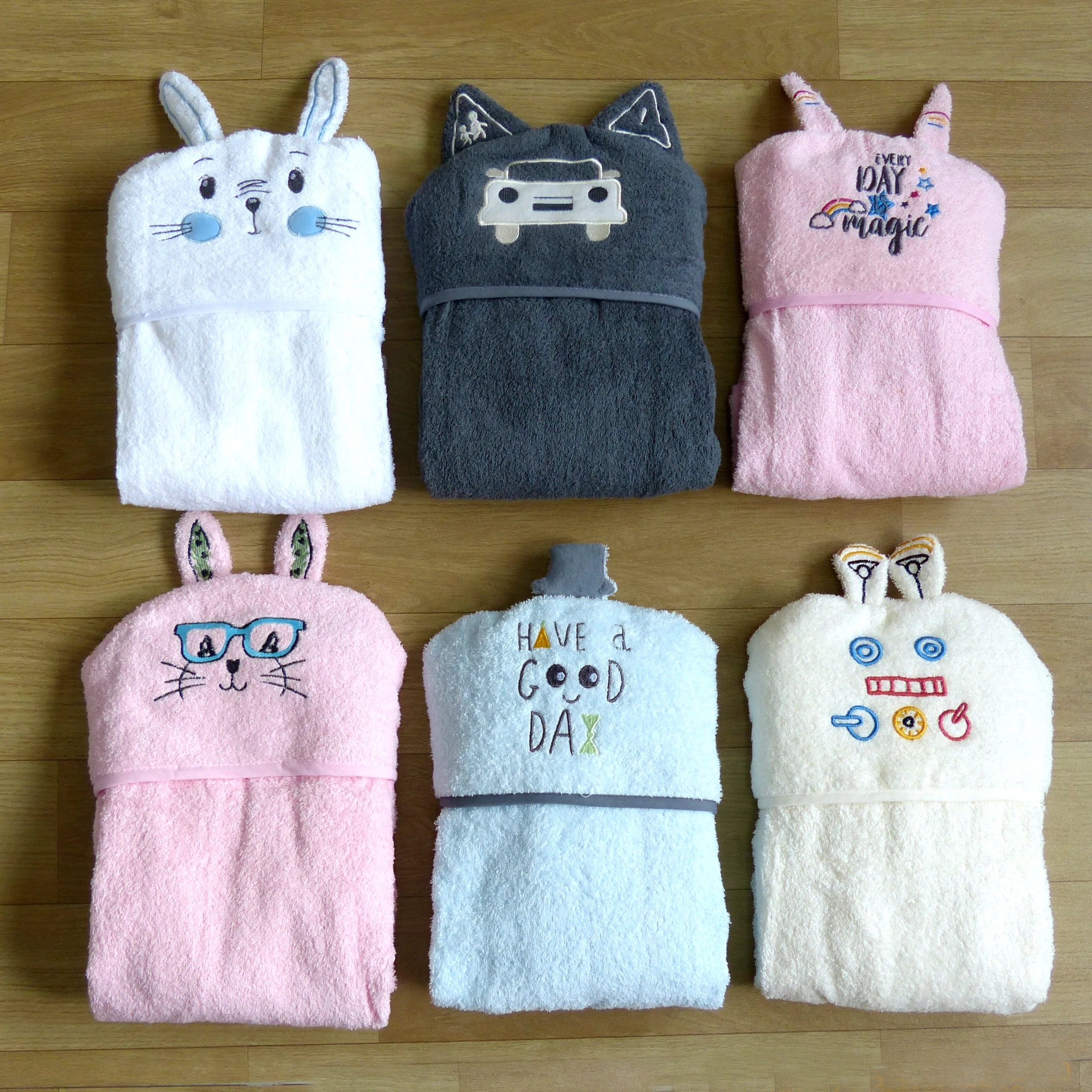 100% Terry Cotton Baby Hooded Towel Bath Towel with Custom Embriodery Design