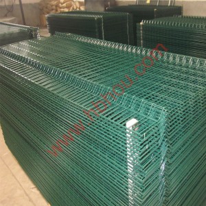 green fence pallet
