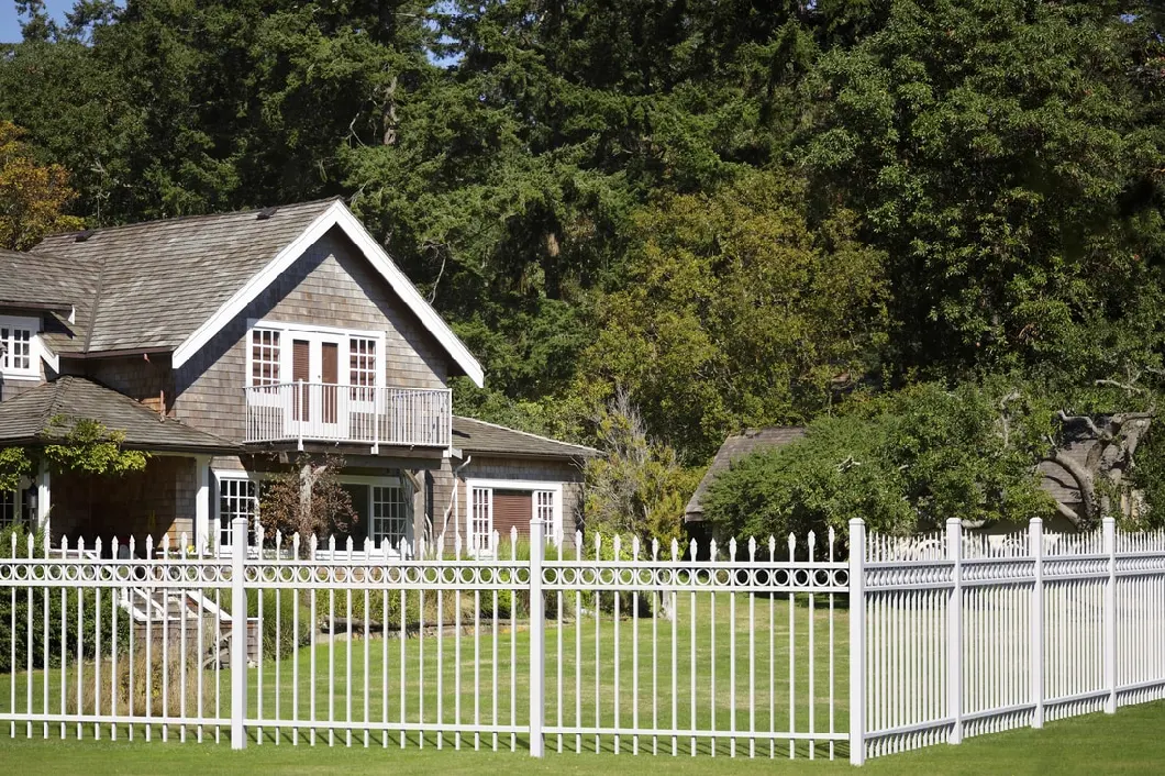 Building Material 6FT 8FT Black Galvanized Steel Metal Fence Panels Picket Fence