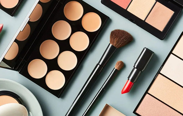 makeup_composition_overhead