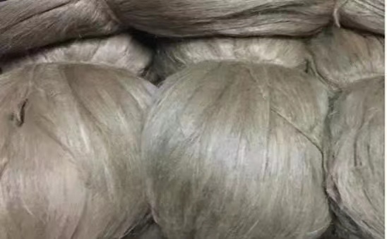 Classification of flax spinning: pure flax spinning and flax blended spinning