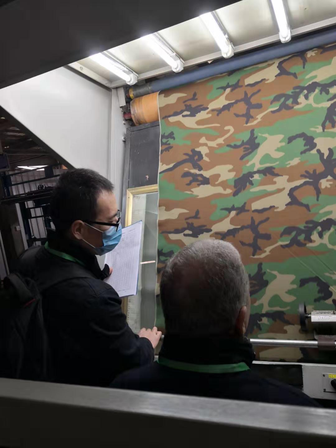 Our company’s personnel accompany customers to inspect the goods in the factory