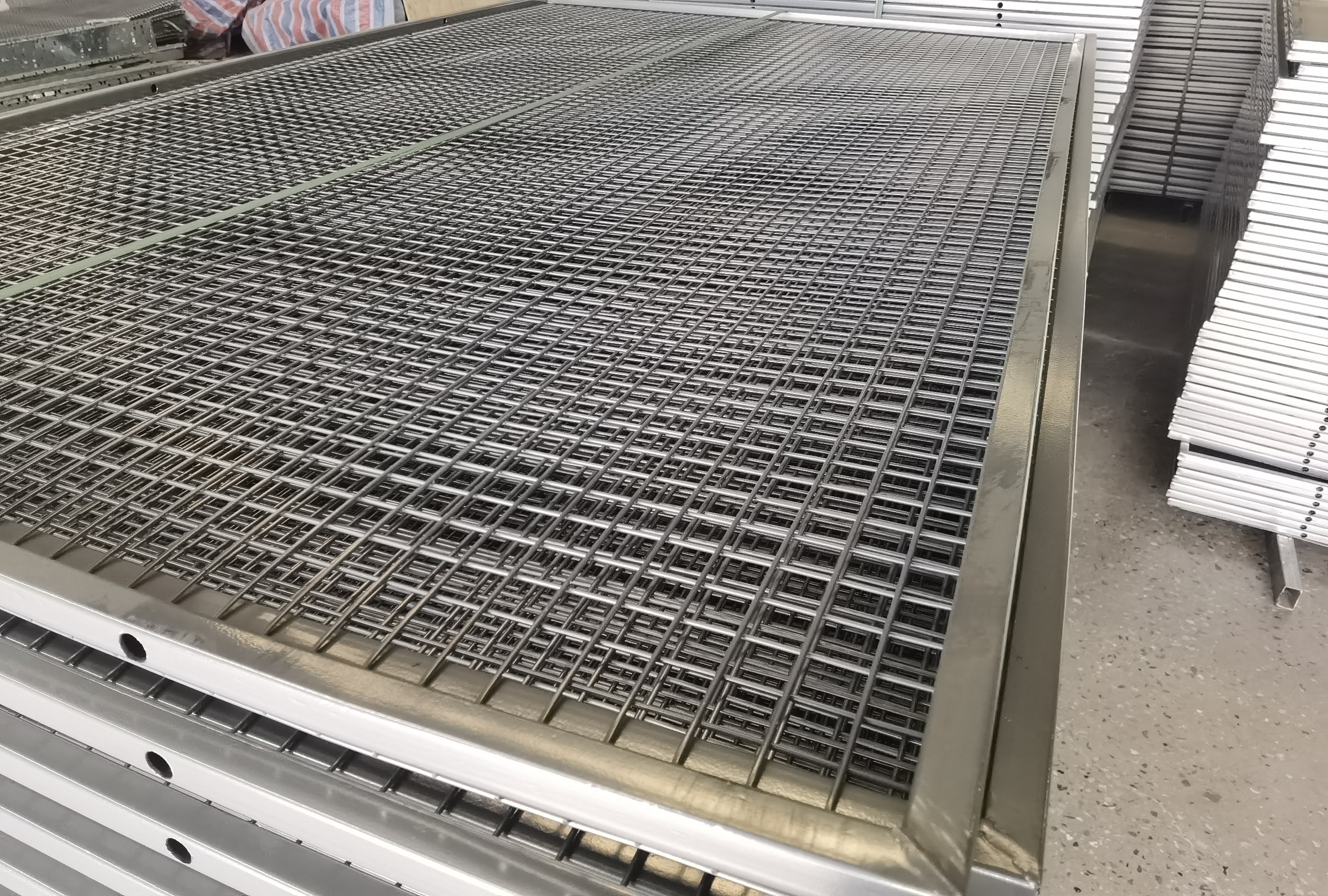 Explore the manufacturing process of welded mesh Explore the manufacturing process of welded mesh