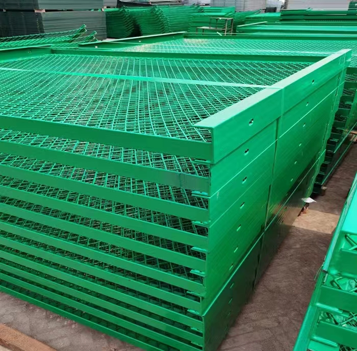 The main advantages of hot-dip galvanized highway guardrail products The main advantages of hot-dip galvanized highway guardrail products