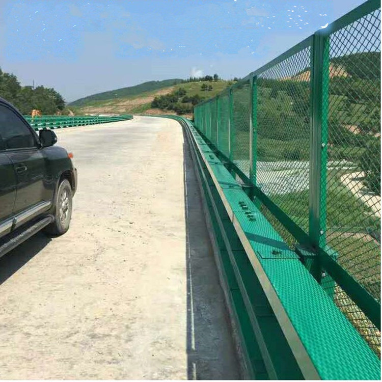 The main advantages of hot-dip galvanized highway guardrail products The main advantages of hot-dip galvanized highway guardrail products