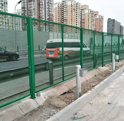 The main advantages of hot-dip galvanized highway guardrail products