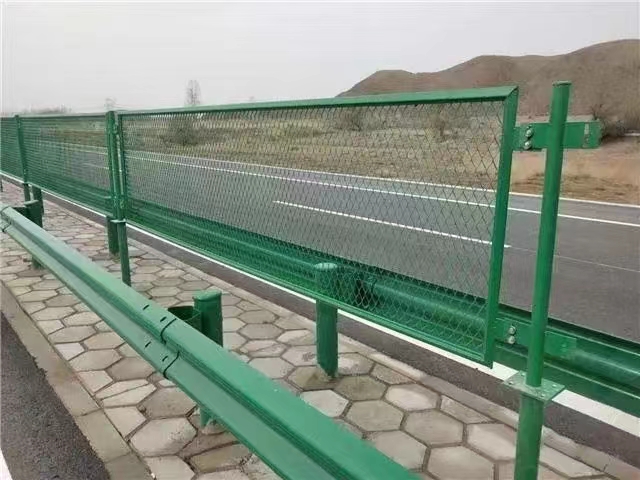 Why choose expanded mesh for the anti-throwing net of the road? Why choose expanded mesh for the anti-throwing net of the road?