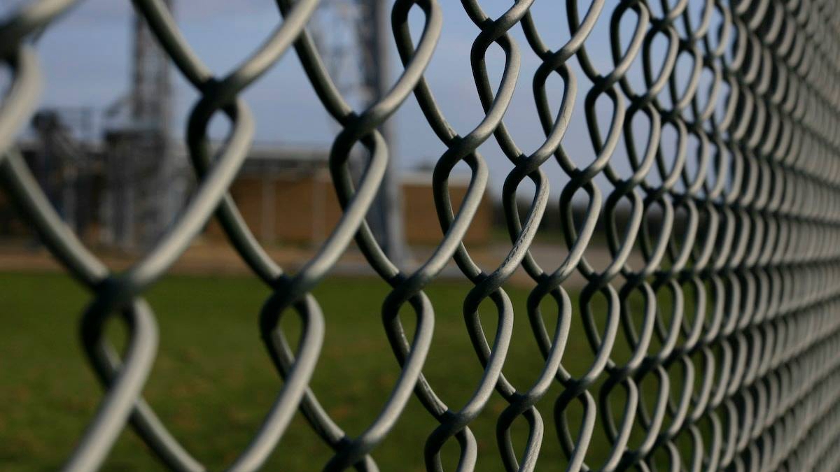 Get to know chain link fence with me Get to know chain link fence with me