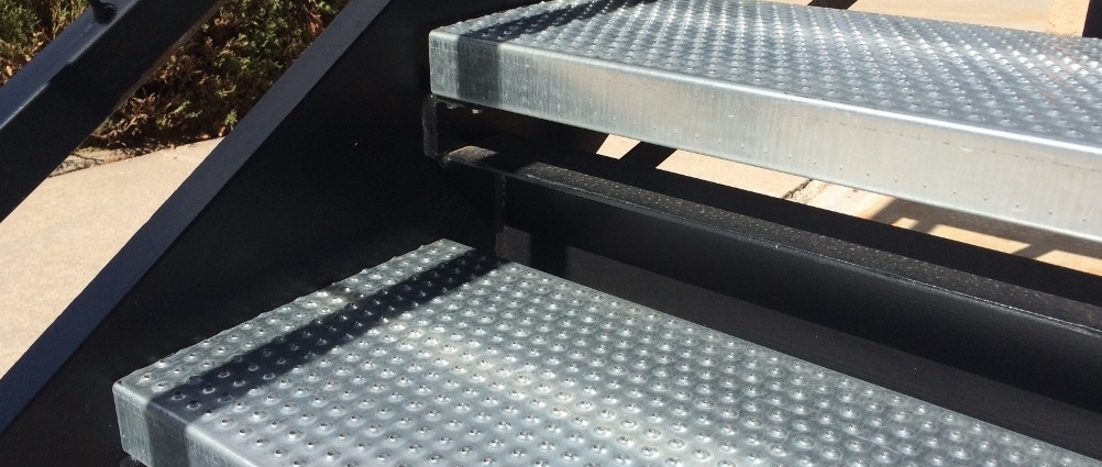 Performance advantages and safety guarantees of metal anti-skid plates Performance advantages and safety guarantees of metal anti-skid plates