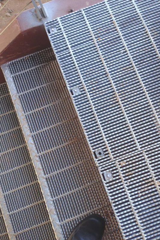 Custom Design Heavy Duty Used Galvanized Steel Grating for Sale Drive Grate