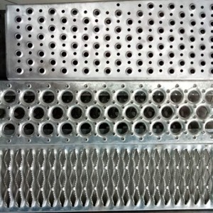 Raised carbon steel non-slip punching plate for stairs