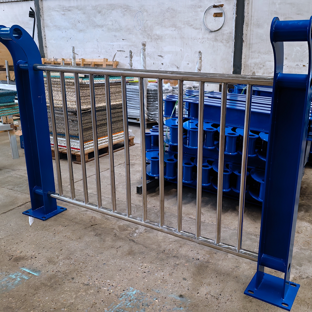 What are the benefits of galvanizing the surface of bridge guardrails? What are the benefits of galvanizing the surface of bridge guardrails?