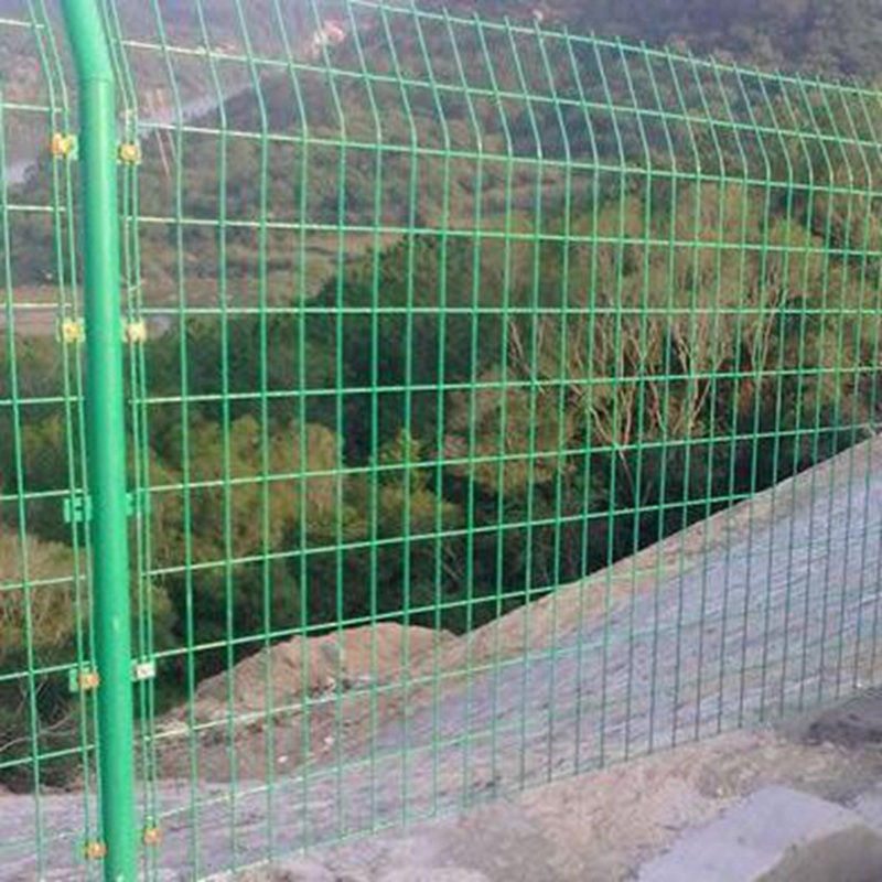 Corrosion-resistant double-sided wire fence Corrosion-resistant double-sided wire fence