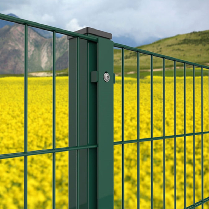 Corrosion-resistant double-sided wire fence Corrosion-resistant double-sided wire fence