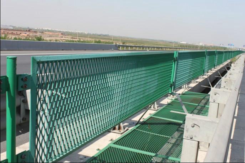 The first choice for highways – anti-glare fence The first choice for highways – anti-glare fence