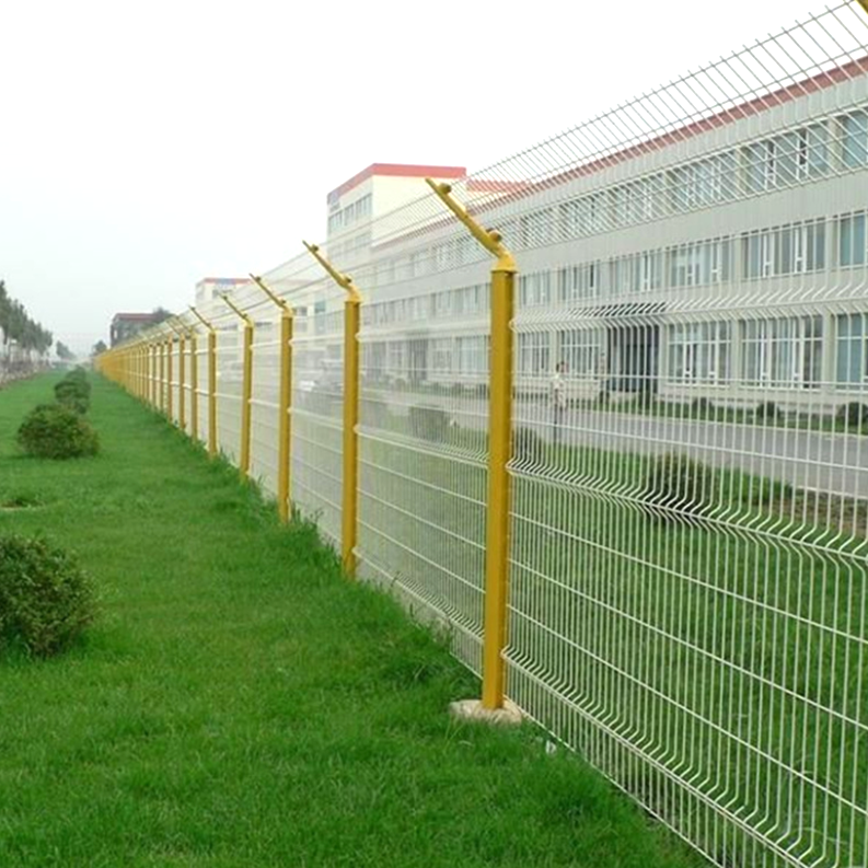 Triangular bending guardrail net is more popular due to its high strength and easy installation. Triangular bending guardrail net is more popular due to its high strength and easy installation.