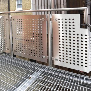 Hot dipped galvanized welded iron wire mesh welded wire mesh fence roll for bird cage