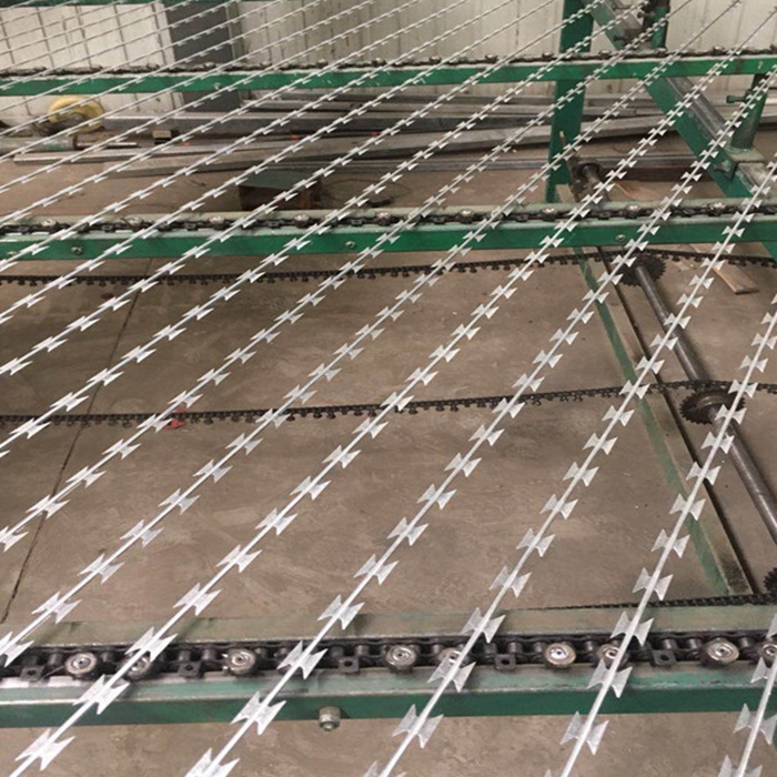 Hot-dip galvanized isolation protection blade barbed wire