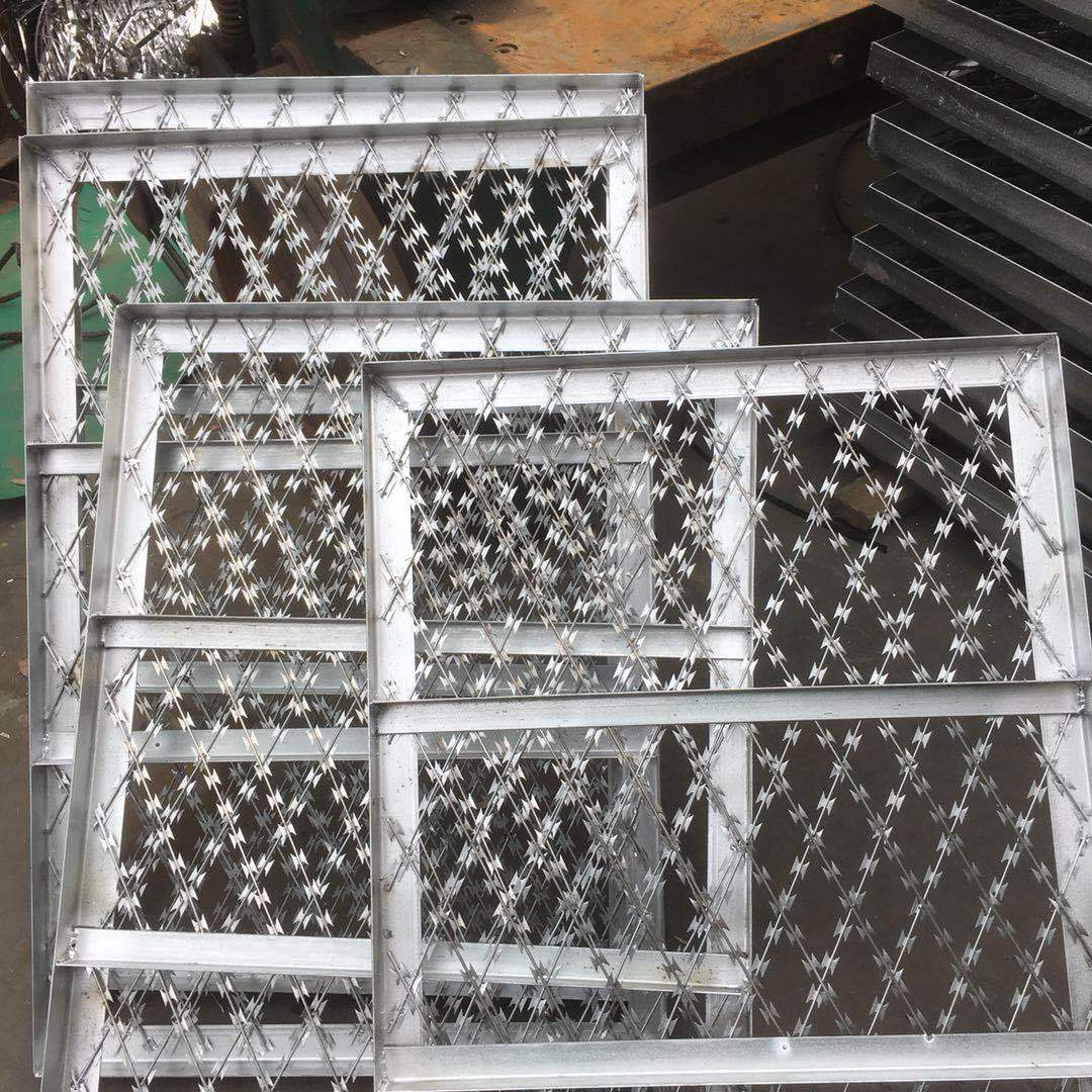 Metal Razor Mesh Fence Isolation Fence