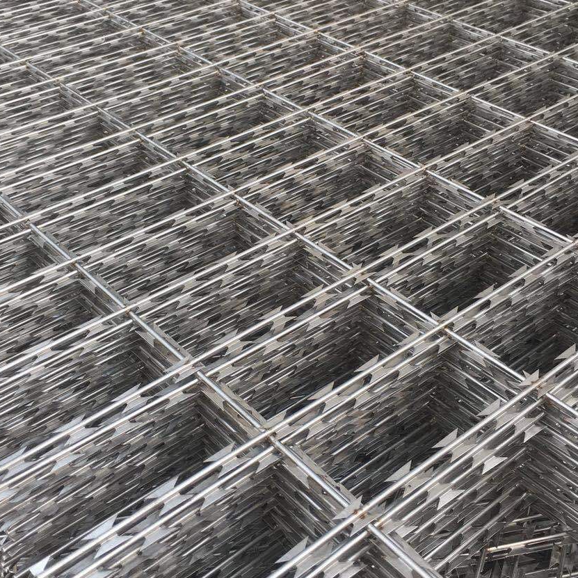 Hot-dip galvanized isolation protection blade barbed wire