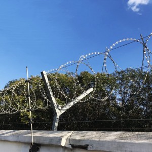 Is it necessary to install razor blade wire on prison protective nets? Is it necessary to install razor blade wire on prison protective nets?