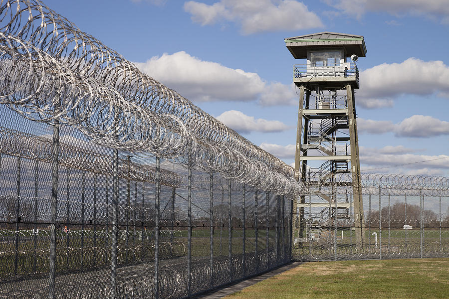 High quality durable low price razor wire for prisons