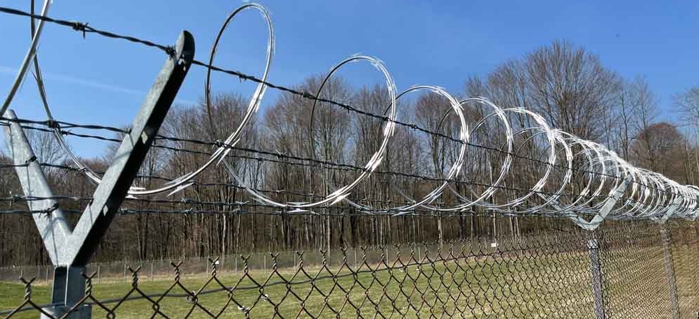 Razor barbed wire: a sharp barrier for safety protection Razor barbed wire: a sharp barrier for safety protection