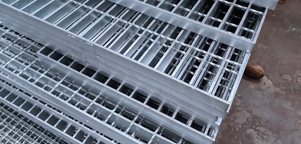 Comprehensive analysis of the safety and efficiency of steel grating from material selection to installation Comprehensive analysis of the safety and efficiency of steel grating from material selection to installation