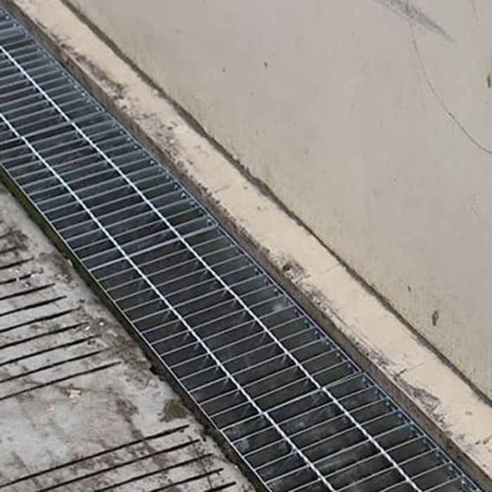Application of steel grating in large-flow industrial floor drains Application of steel grating in large-flow industrial floor drains