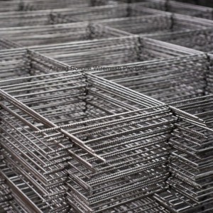 What are the advantages of reinforcing mesh?
