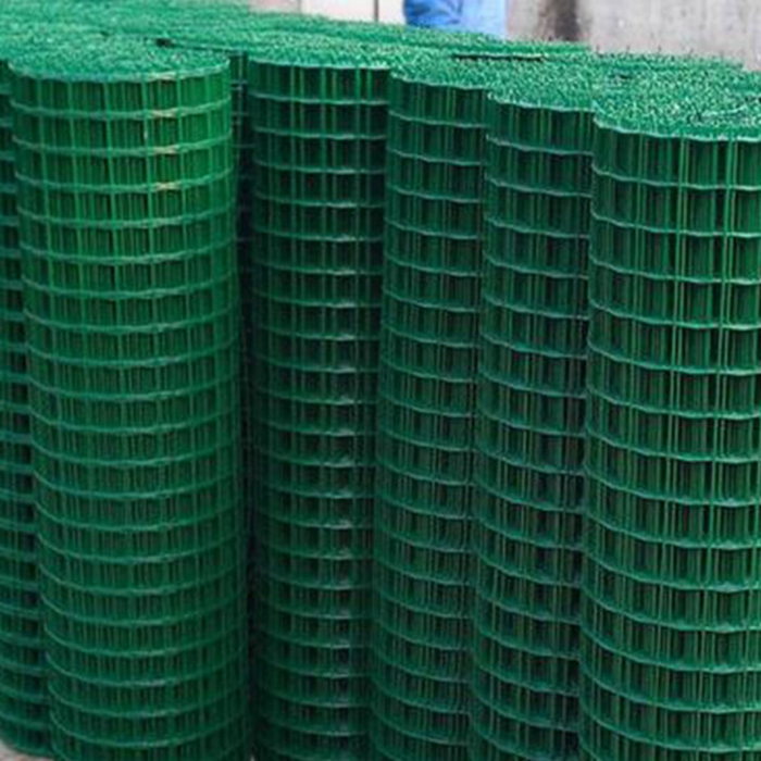 Installation of railway welding fence Installation of railway welding fence