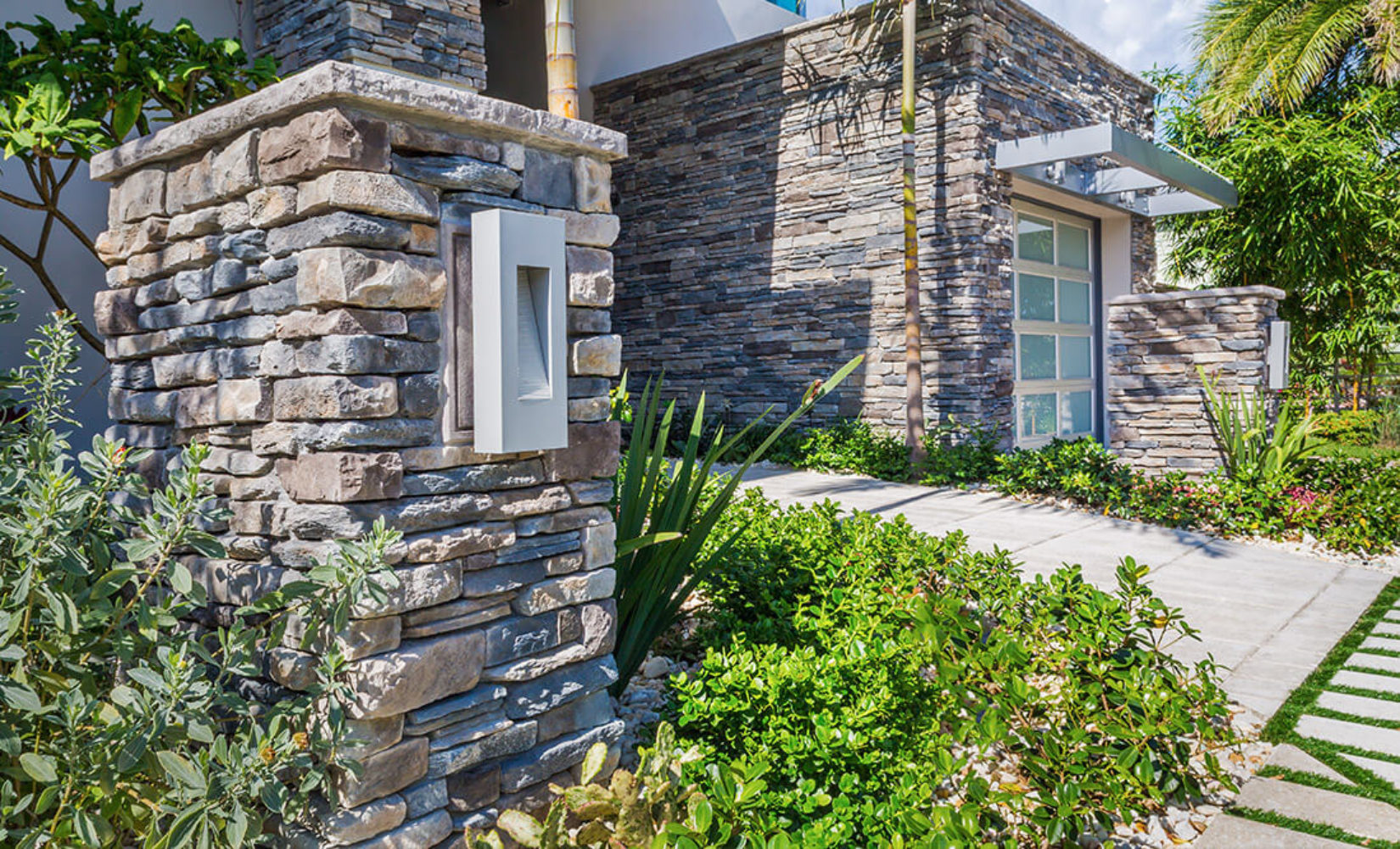 WHAT IS STONE VENEER? A QUICK GUIDE TO FAUX STONE exterior stone