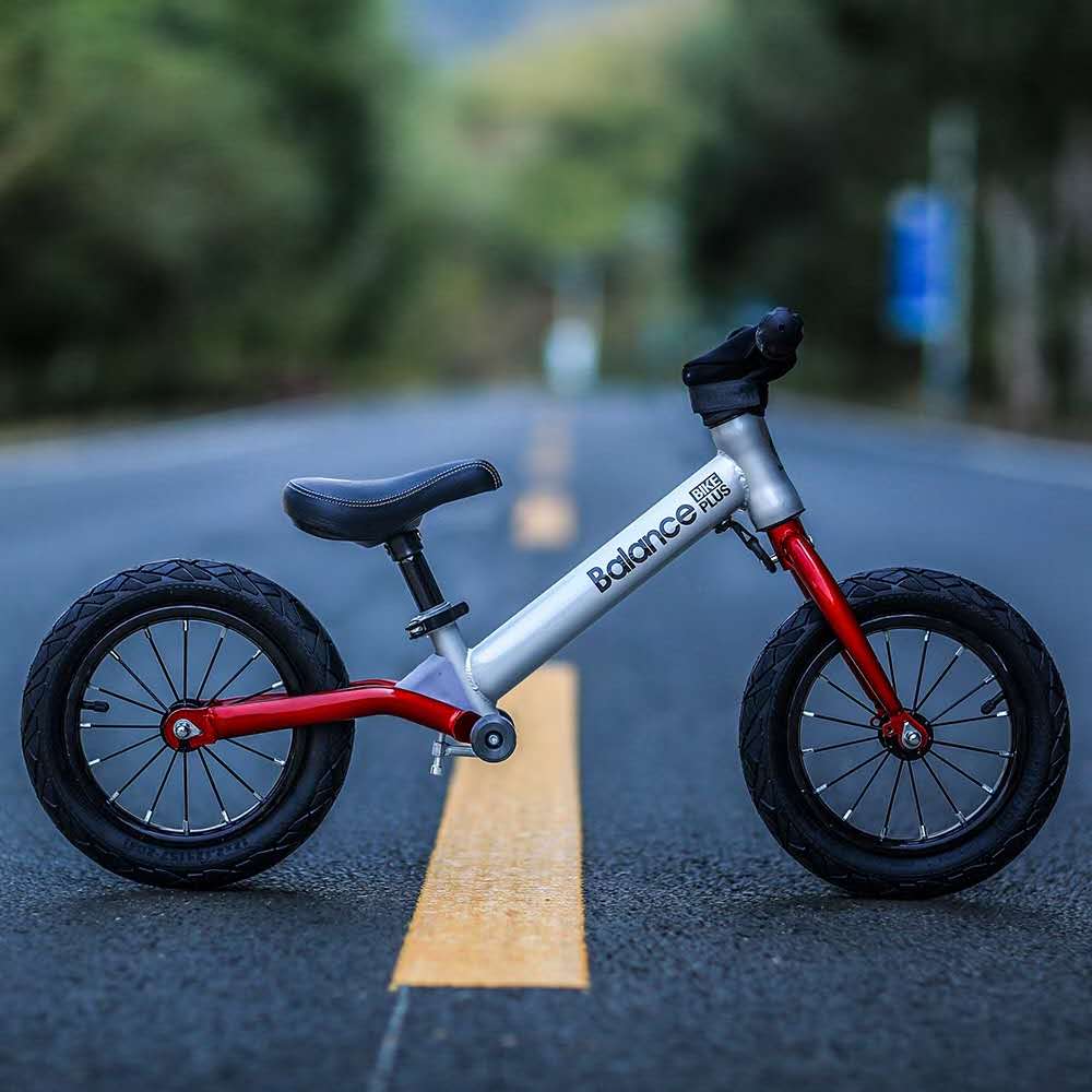 KIDS BALANCE BIKE