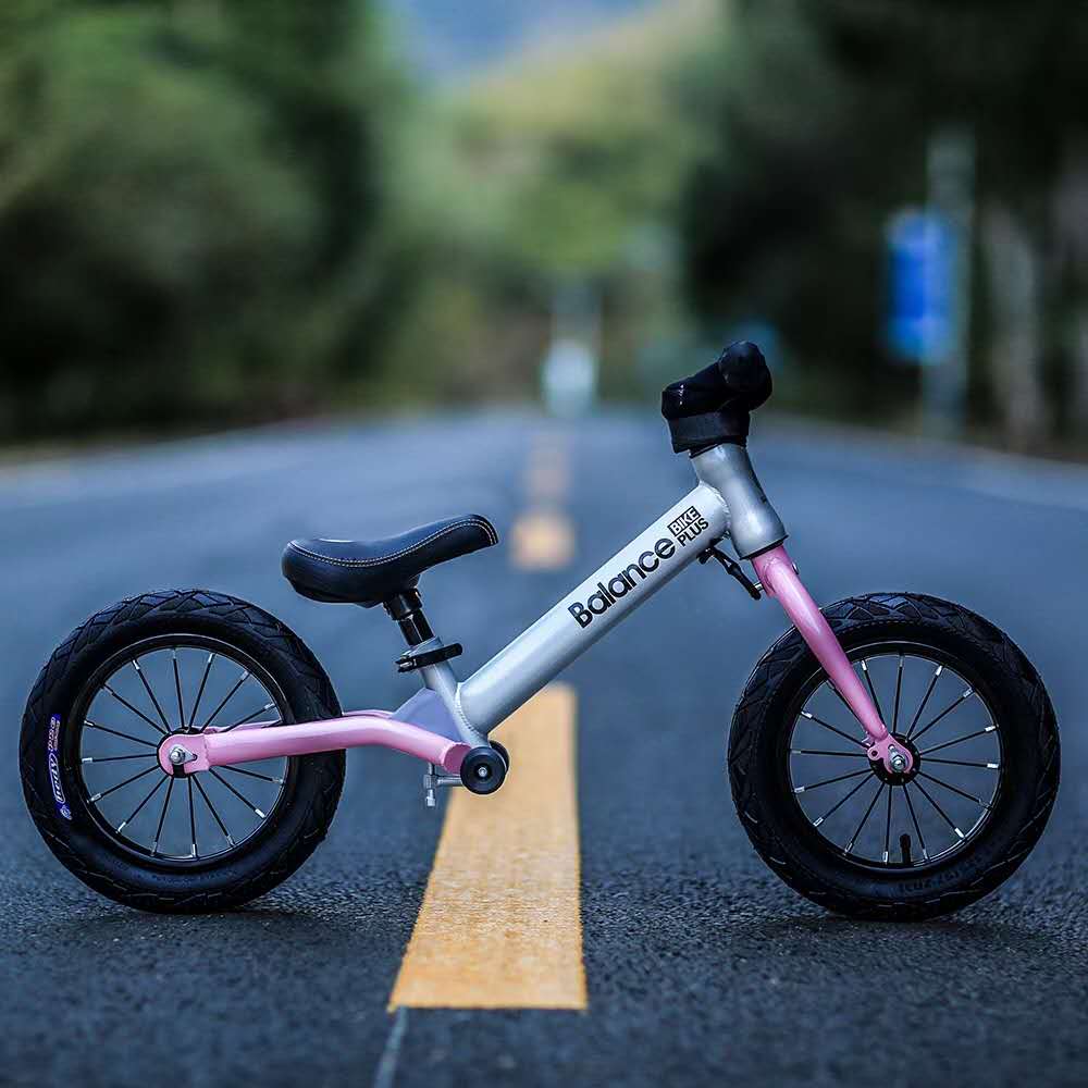 KIDS BALANCE BIKE