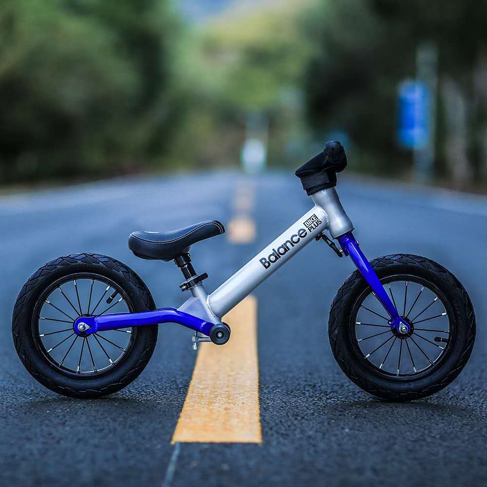 KIDS BALANCE BIKE