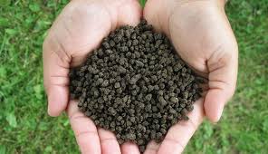 What are the advantages of organic fertilizers?