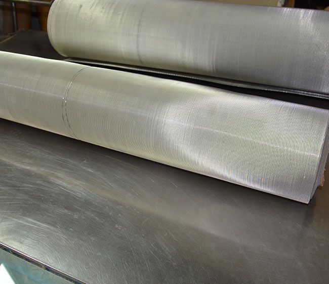 Oil water separation net