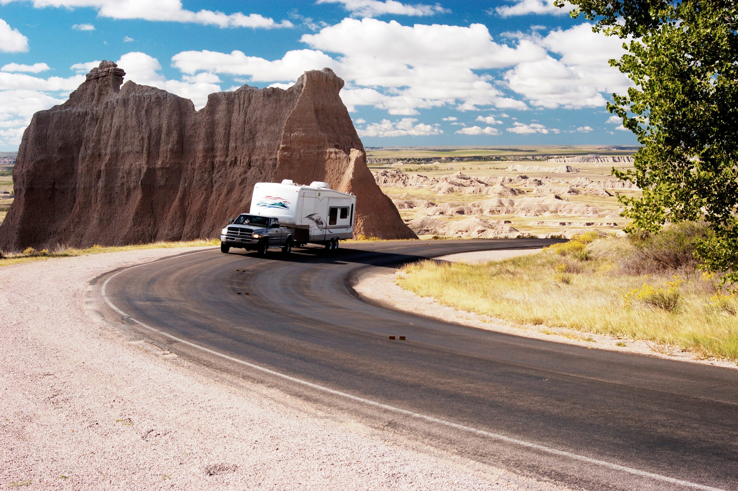The Pros and Cons of Using a Fifth-Wheel Hitch for RV Towing fifth wheel coupler