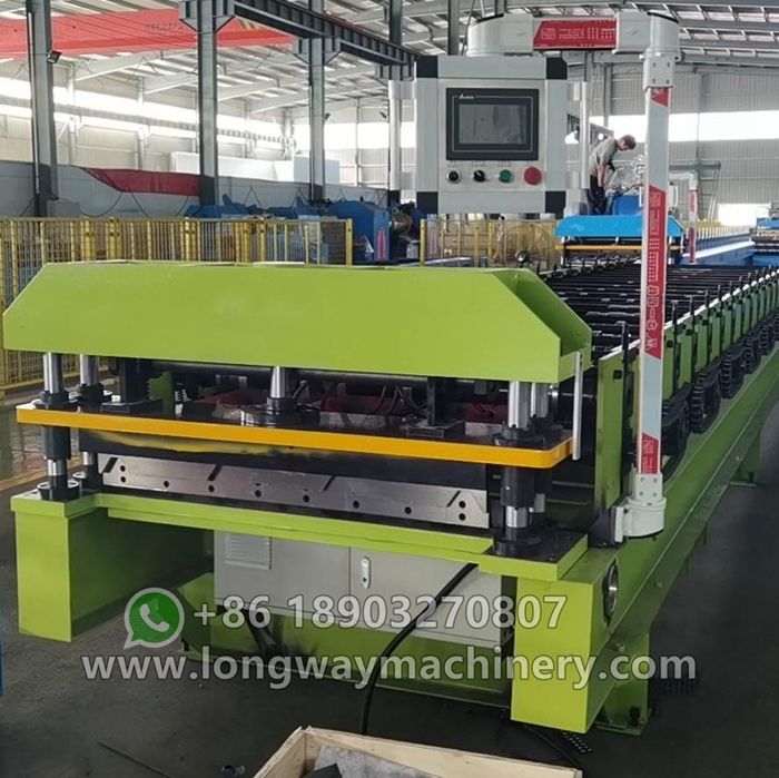 PLASTIC MOLDING METHODS: INJECTION VS. EXTRUSION-Roll Forming Machine