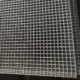 Welded wire mesh panels and rolls