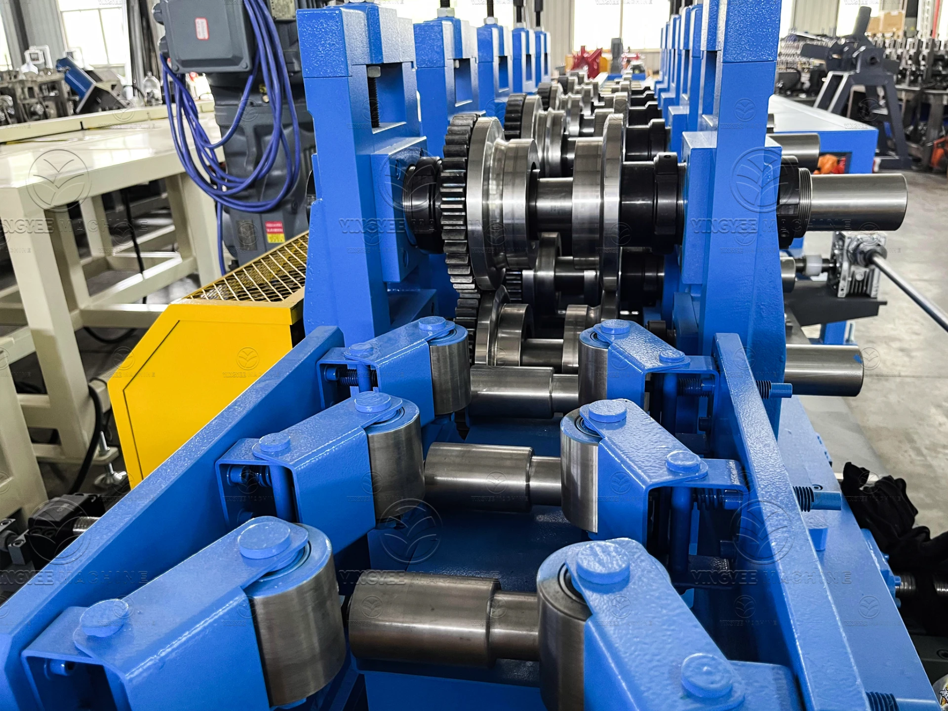 storage box beam roll forming machine (1)